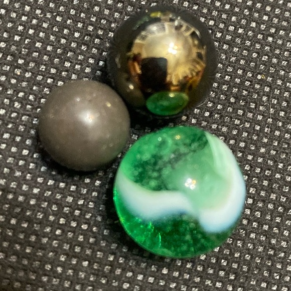 1 lb 3oz Miscellaneous colored glass marbles in small, Medium & large - Picture 4 of 16